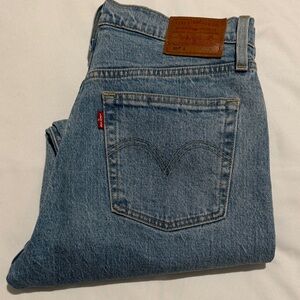 Levi's Women's Light Blue Straight Leg Jeans